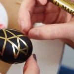 Hallmark-artists-decorate-Easter-eggs-with-Sharpie-marker
